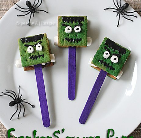 FrankenS'mores Pops, your favorite Halloween Character turned into s'mores | www.thepeachkitchen.com