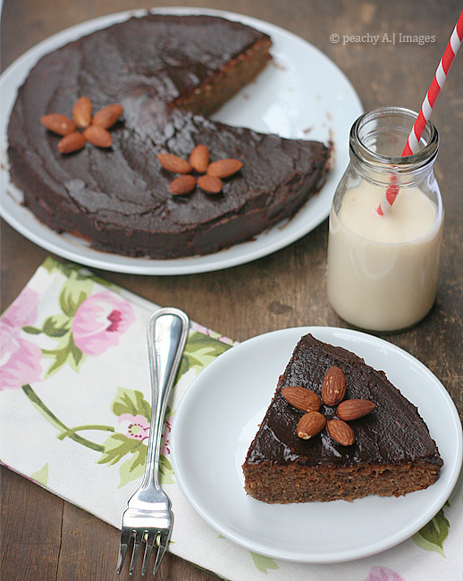 Chocolate and Almond Cake with Chocolate Icing | www.thepeachkitchen.com