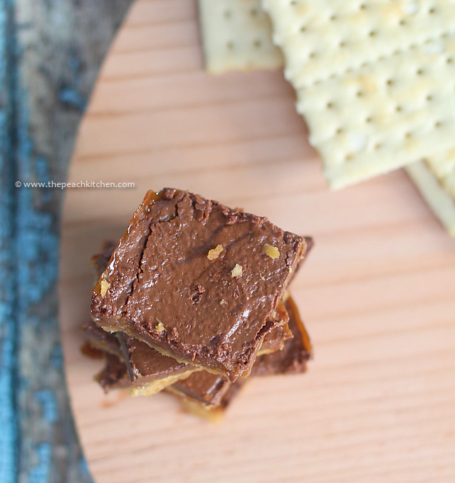 Chocolate Toffee Crackers | www.thepeachkitchen.com