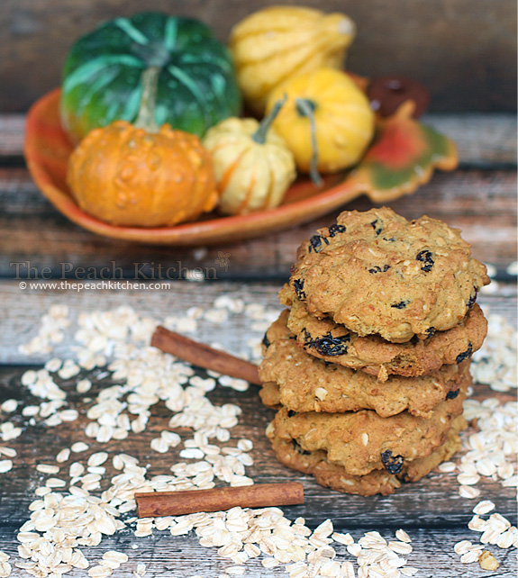 Pumpkin Pie Oatmeal Raisin Cookies | www.thepeachkitchen.com