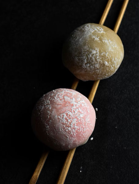 making mochi by hand